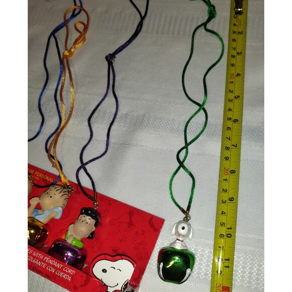 Charlie Brown Peanuts Christmas Jingle Buddies Bells 2006 Ornaments Snoopy Hangs - Picture 4 of 11